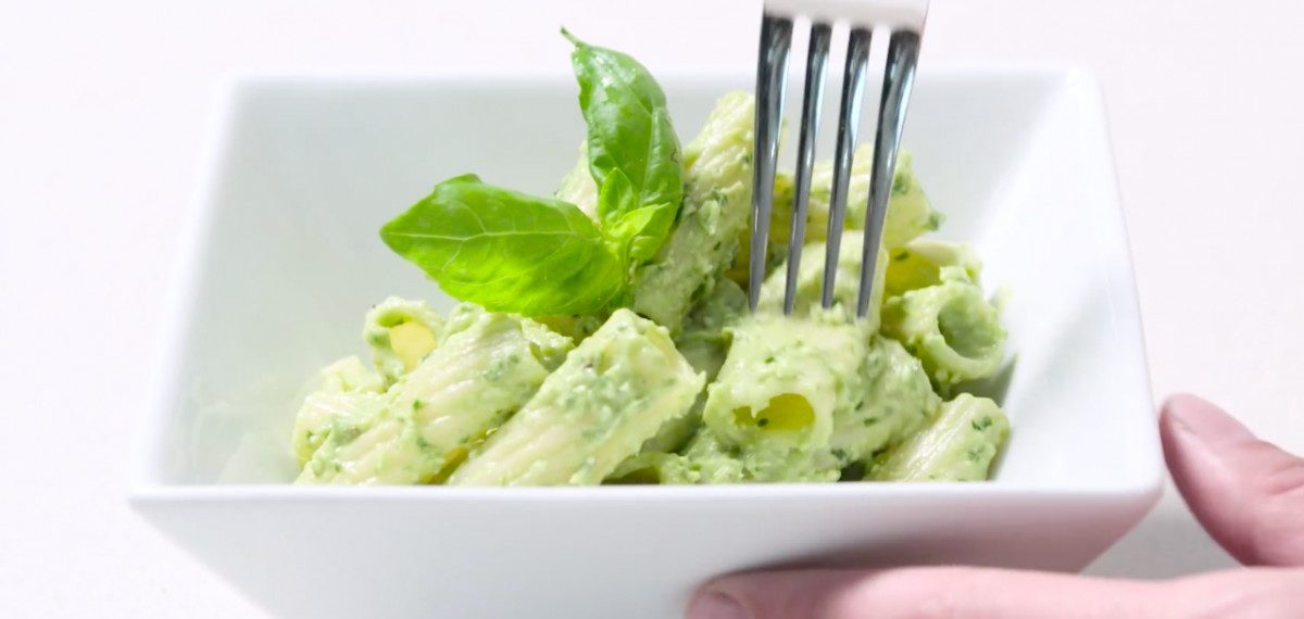 This Avocado Pesto Pasta Is the Perfect Weeknight Dinner
