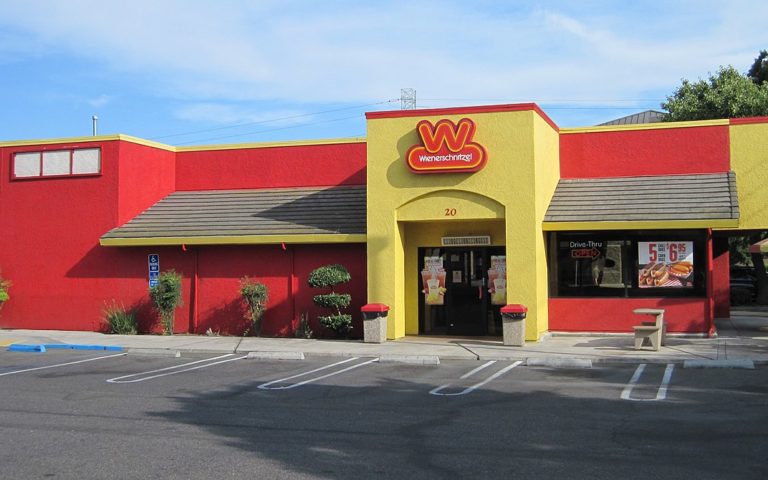 World’s Largest Hot Dog Chain Adds Plant-Based Field Roast Hot Dog